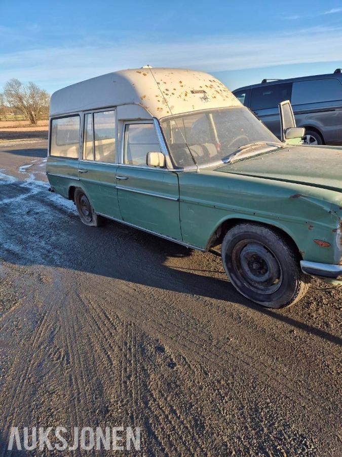 1975 Mercedes-Benz 230, 230 Diesel Ambulanse, Ukjent KM. Lokasjon Råde Østfold